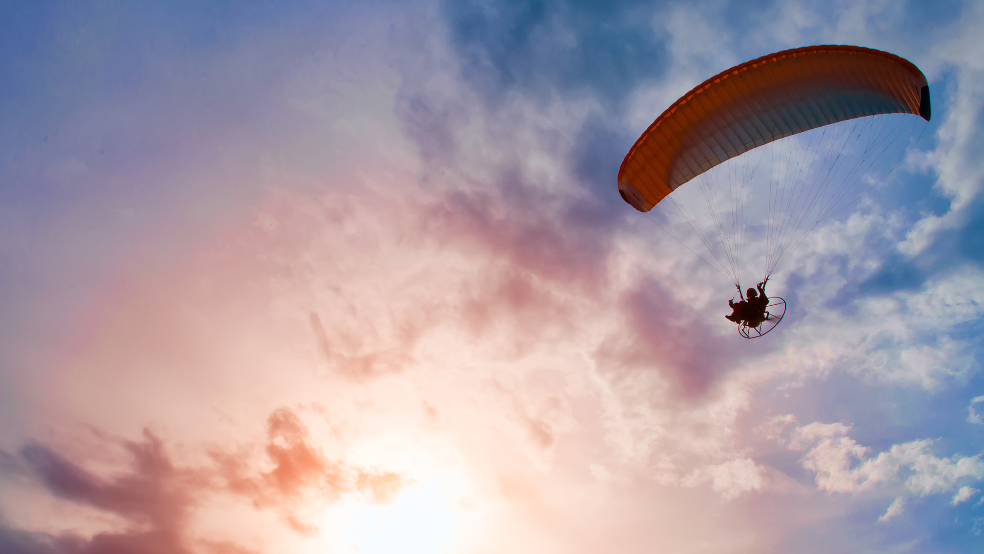 Systémy a komponenty pro power paragliding